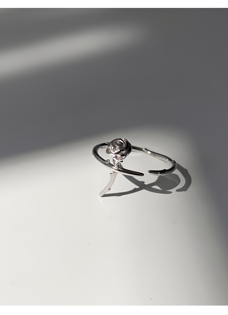 Minimalistische verstelbare ring met rozenbloem_voghion.com