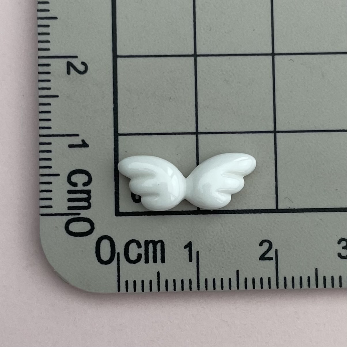 Alas negras hueso blanco brillante mini tamaño pequeño resina accesorios crema teléfono Shell clip de pelo negro y blanco pendientes