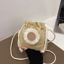 向日葵编织包包女2026春季新款花朵抽绳单肩包女可爱草编包水桶包