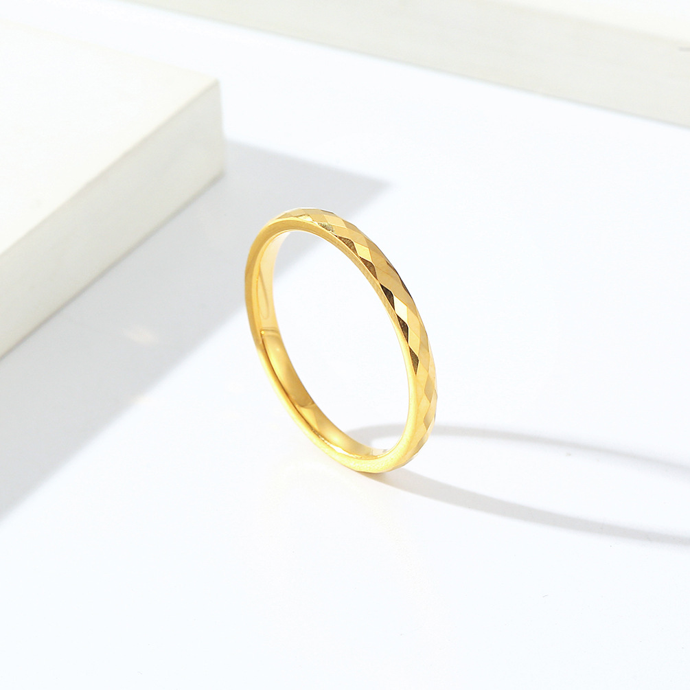 Comercio electrónico transfronterizo simple anillo de acero de tungsteno de corte de diamante estilo neutro moda apilamiento desgaste anillo liso tungsteno joyería de oro