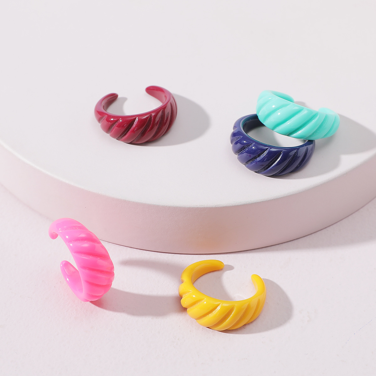 Fashion 5 Solid Color Resin Rings Set Wholesale Nihaojewelry display picture 1