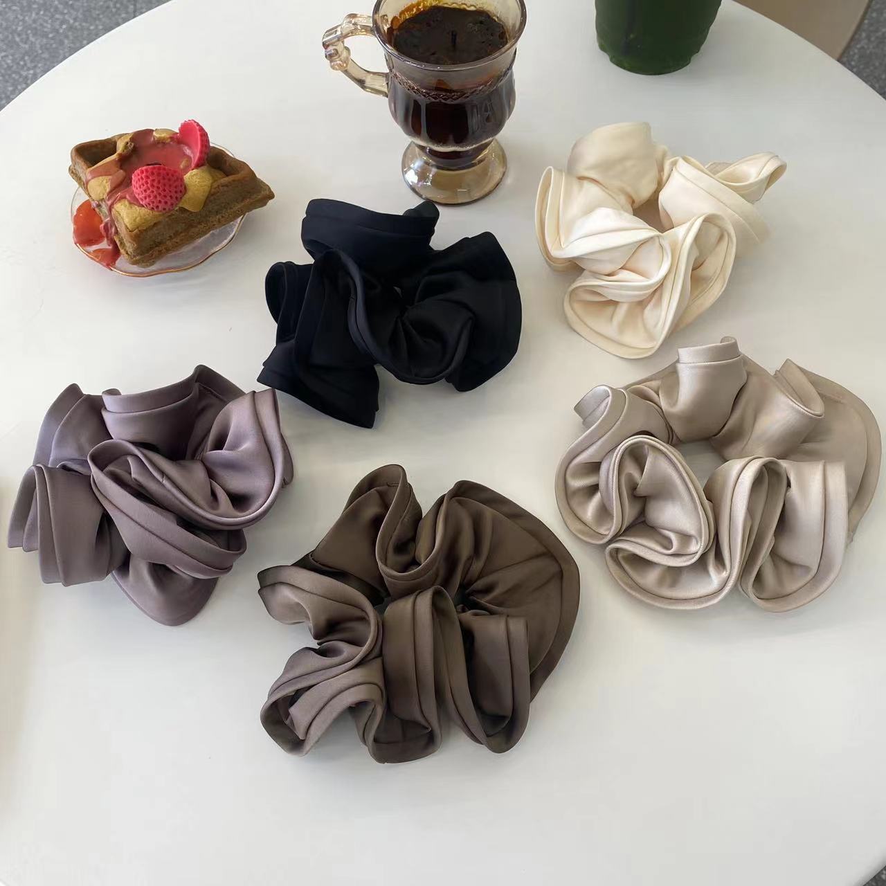 Women's Elegant Simple Style Solid Color Cloth Pleated Hair Tie display picture 1