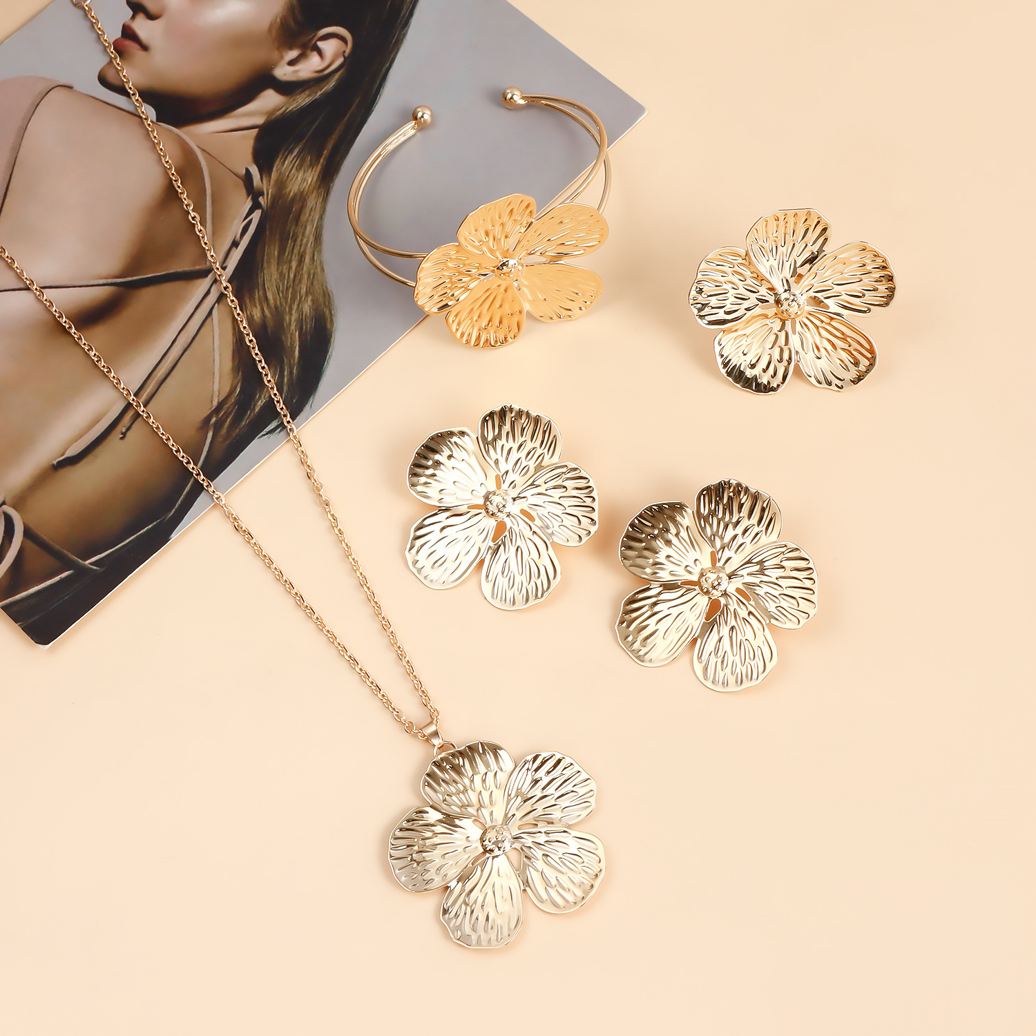 10g Weight Jewelry Set Classification 1 Set Quantity Casual Occasion Alloy Material Flower Pattern Women's Gender Plating Design Simple Style Style Simple Style Flower Alloy Plating Women's Jewelry Set 10