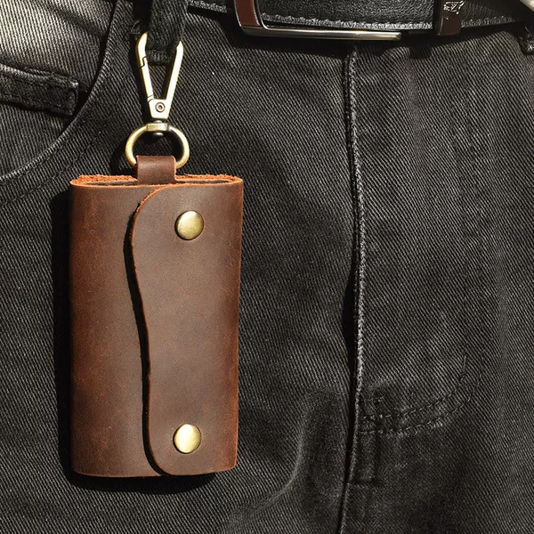 Retro First-Layer Leather Key Case for Men with Snap Button, Portable Car Key Holder, Outdoor Travel Storage Bag, Keychain