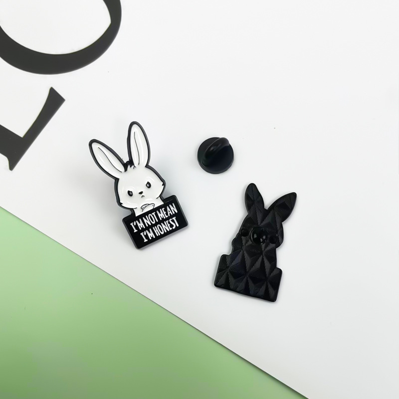 Broche de dibujos animados transfronterizos joyería ins accesorios de ropa alfileres de aleación animal lindo metal todo fósforo insignia decorativa