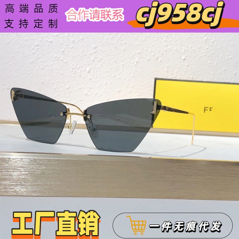 FE's new collection of sunglasses: diamond-studded letter sunglasses for women, featuring a high-end, frameless metal design, embodying a fashionable and trendy aesthetic. Model: FE4160US