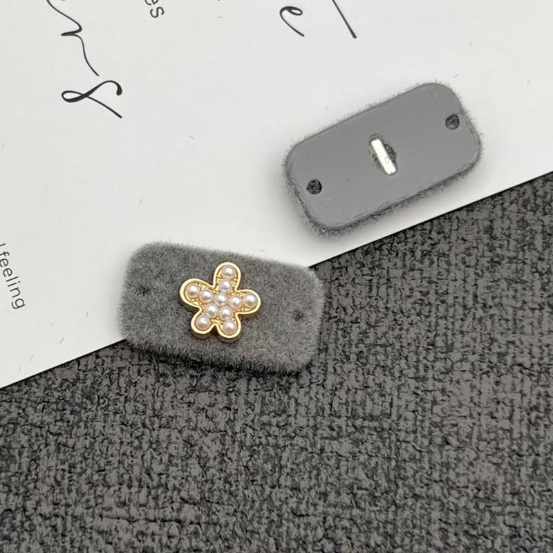 灰色系树脂组合纽扣标牌字母蝴蝶结小狗安心商标植绒针织衣标辅料|undefined