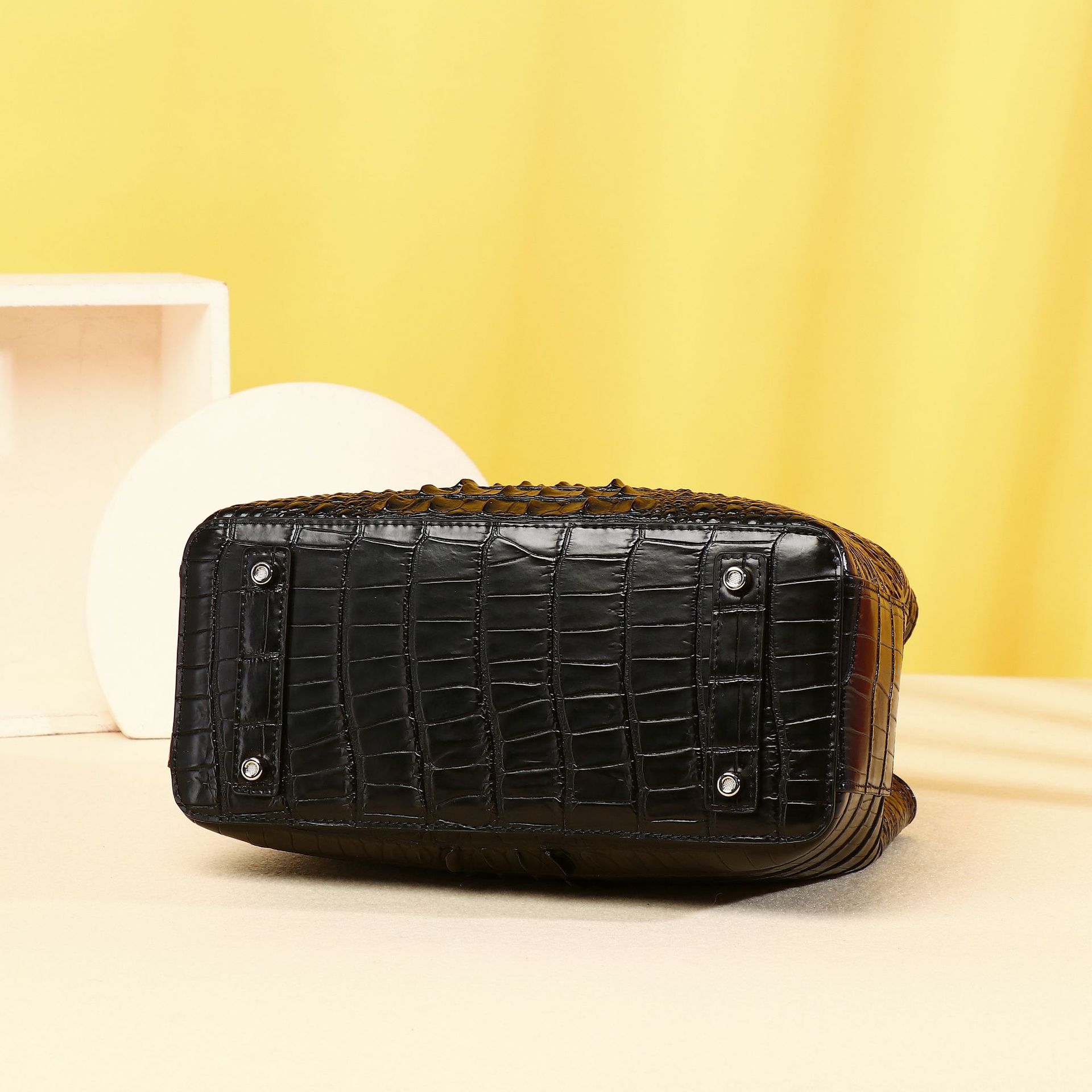 Túi tote da nữ đáy rộng họa tiết vân cá sấu cổ điển 25cm chi tiết 2