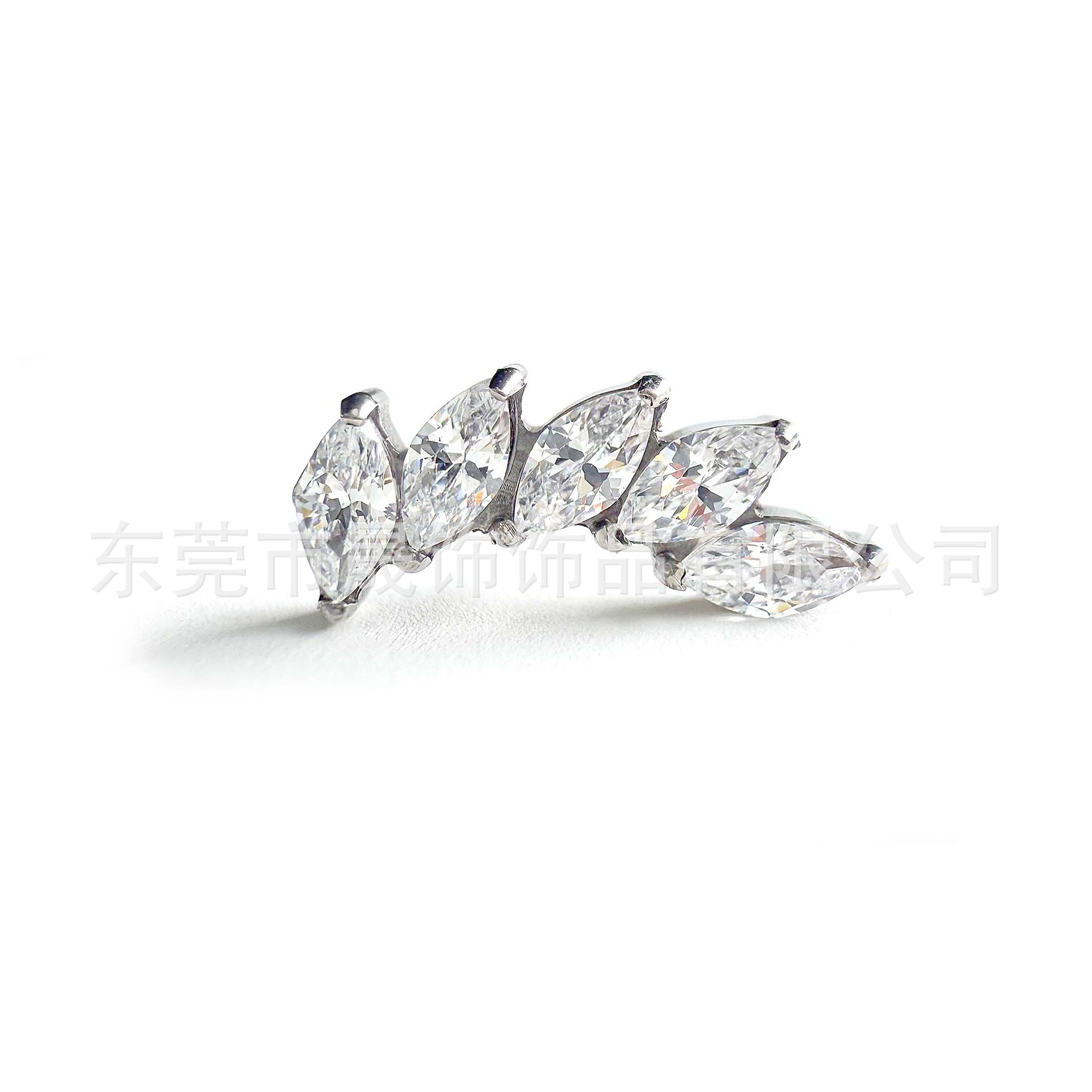 F136 Titanium 斜边马眼包 Studded 5A Cubic Zirconia Ear Stud Labret Stud Helix Cartilage Stud G23 Implant Grade Titanium Helix Piercing Jewelry