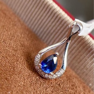 Fubei Diamond Jewelry 18K Gold Inlaid Sapphire Pendant Royal Blue Color Vitreous Exquisite Small Jewelry