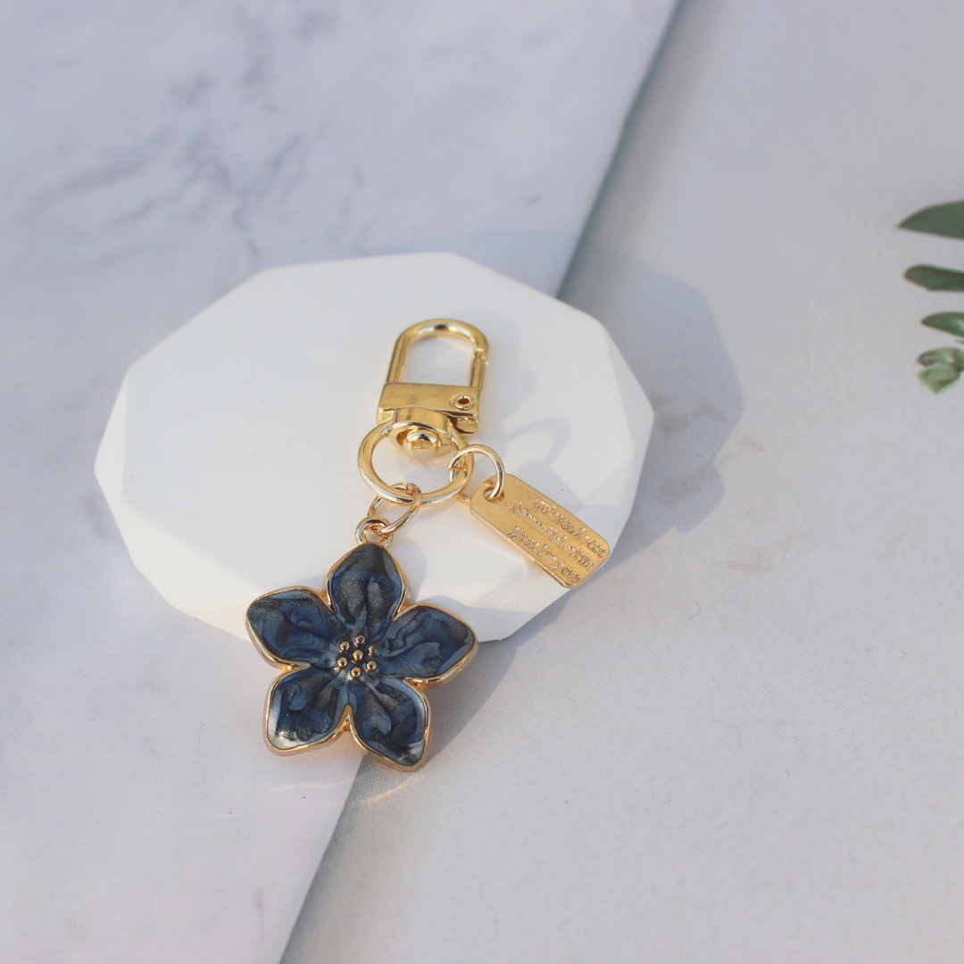 Nueva venta caliente transfronteriza, estilo caliente, flor de cinco hojas coreana, flor de pera, colgante, llavero, bolso Zou Ju, colgante, regalo pequeño