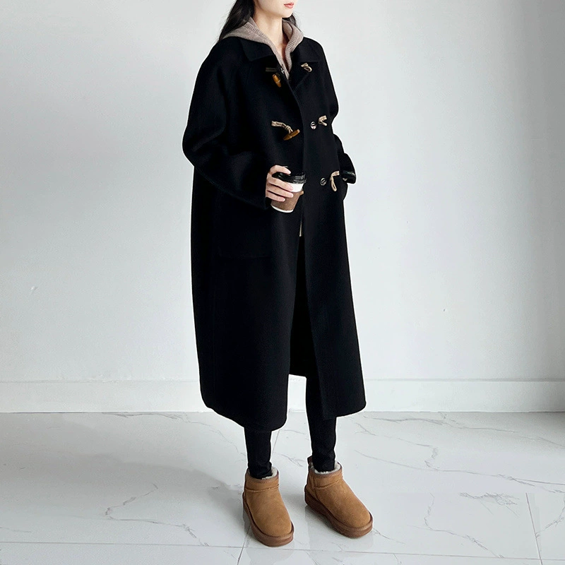 Осенне-зимняя двусторонняя бархатная шерстяная верхняя одежда средней длины с роговыми пуговицами для женщин, элегантная шерстяная верхняя одежда до колена для маленьких людей.