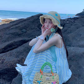 海边度假条纹吊带连衣裙子女夏季新款法式气质宽松小个子长裙