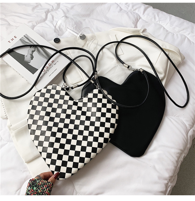 fashion solid color heartshaped handbags wholesalepicture4