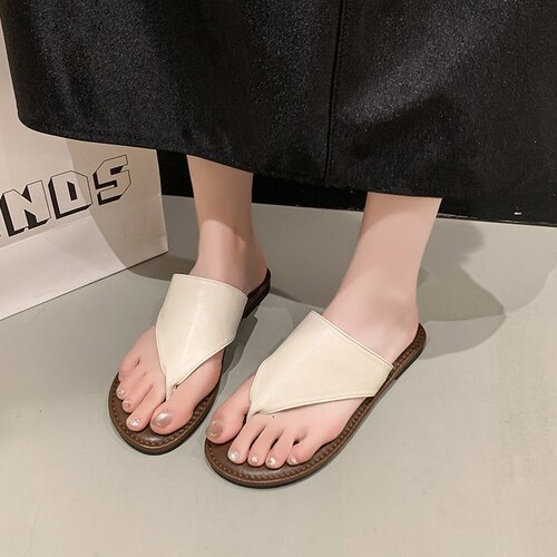 Fashionable Outdoor Simple Flip-Flops Women's 2025 Summer Flat Sandals Niche Retro Elegant Thong Slippers