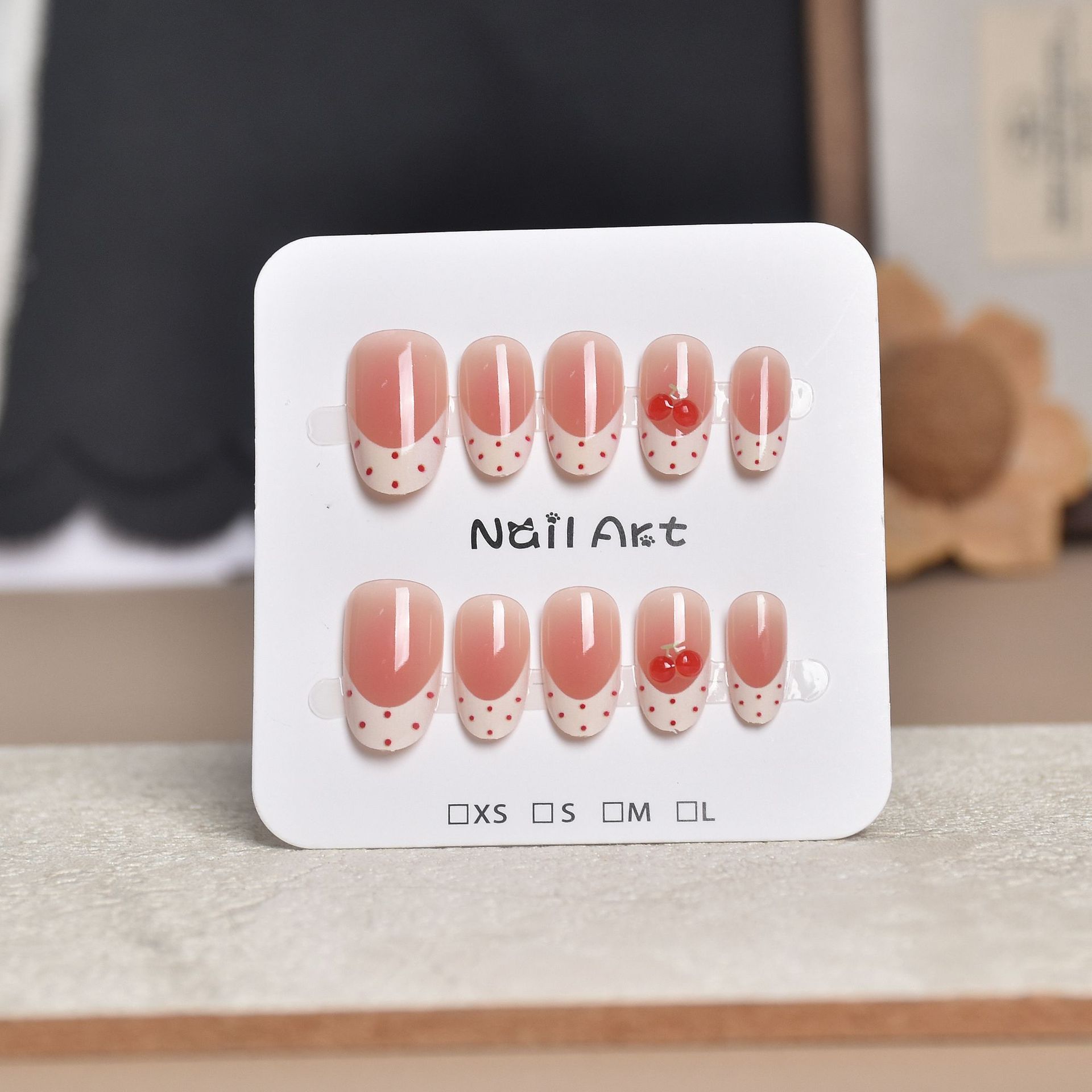 Uñas postizas francesas con diseño floral dorado, estilo ojo de gato, cortas y desmontables, producto de alta gama para arte de uñas 2026.
