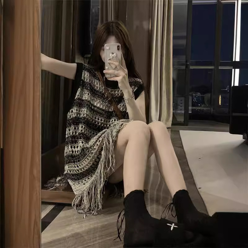 Niche retro design hollow-out sleeveless sweater new summer contrast color striped mid-length tassel top for women