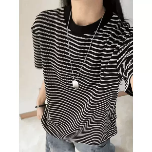Men's short-sleeve T-shirt, trendy brand, summer loose fit, 2026 new model, popular online, trendy ins style, simple striped top