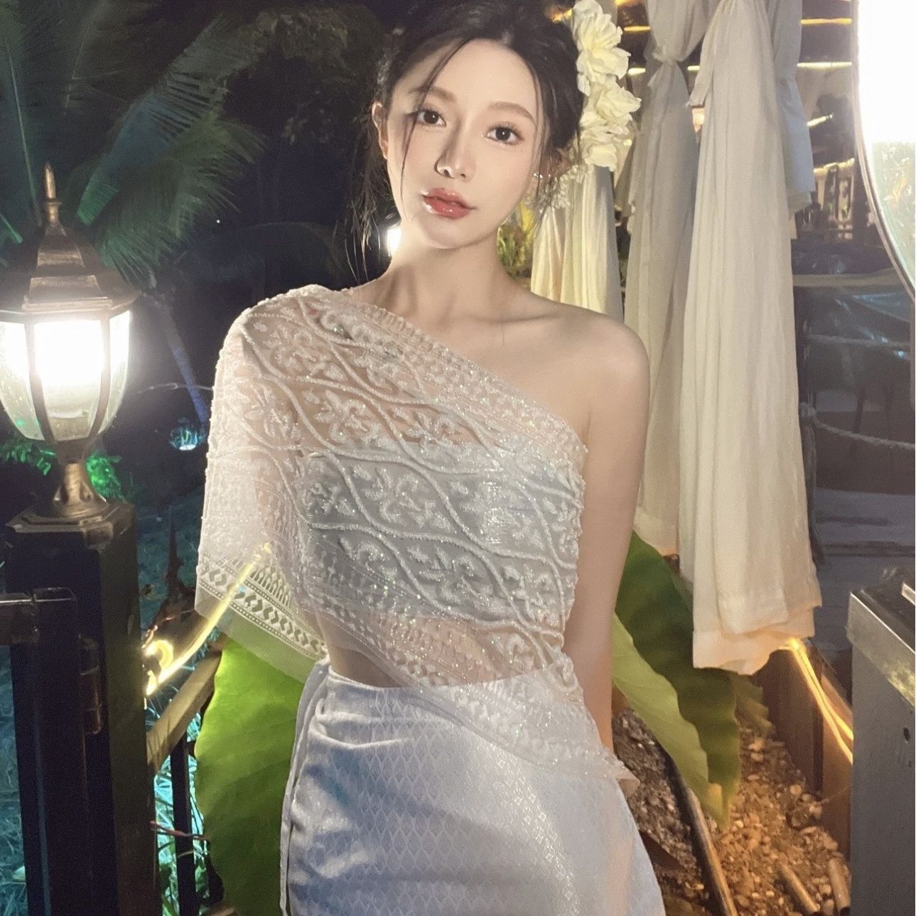 37 스커트 + 튜브탑 + 숄 + 플루메리아 머리핀