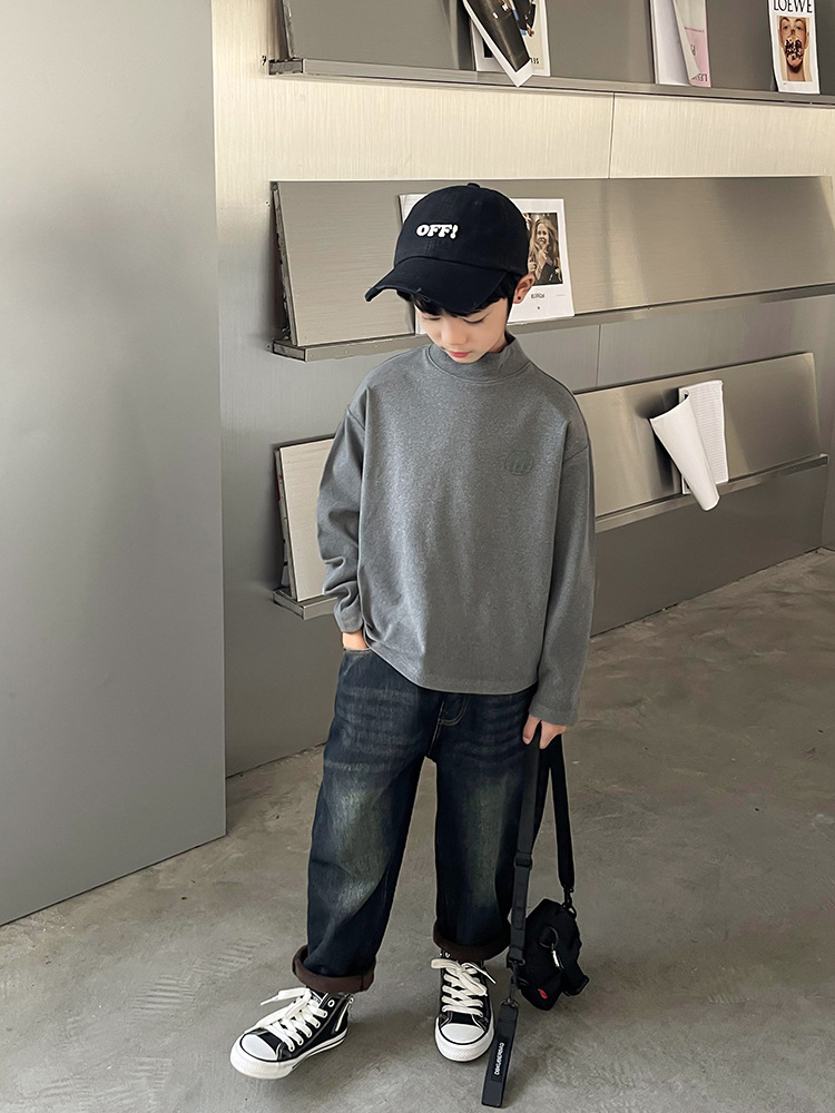 Camisa de terciopelo para niños Otoño e Invierno 2023 nuevos niños Camiseta de manga larga media cuello alto para niños medianos y grandes