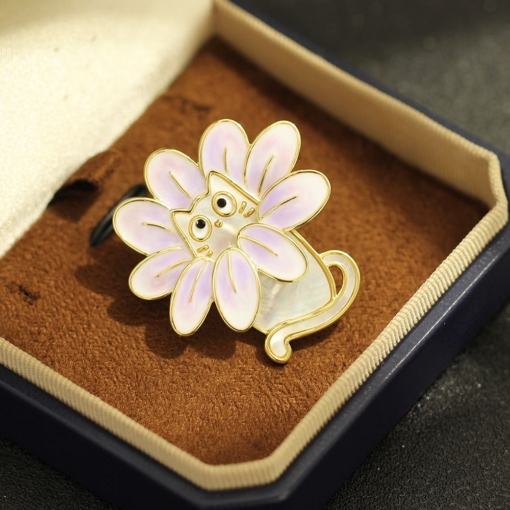 Eco-Friendly Electroplated Purple and Yellow Enamel Shell Cat Brooch, Cute High-End Animal Pet Pin Accessory for Women