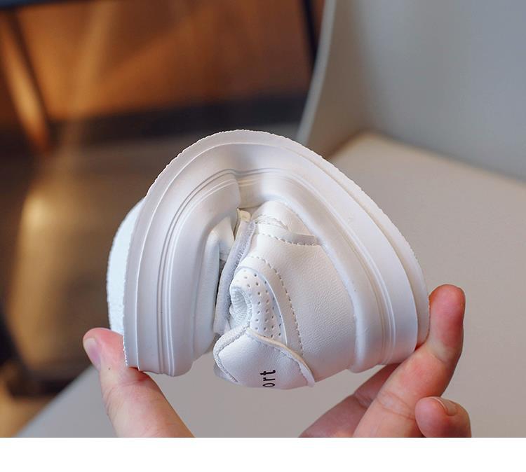 Sportskor för pojkar och flickor 2023 Nya Barn Vita Små Vita Skor Mesh Andas Studentbräda Skor Medium till_voghion.com