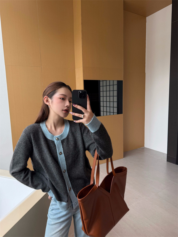 【实拍】含羊毛撞色针织开衫女秋冬季慵懒设计感圆领金属纽扣外套|undefined