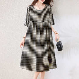 欧货大码黑白条洋气温柔风女连衣裙2026夏季新款宽松显瘦裙子