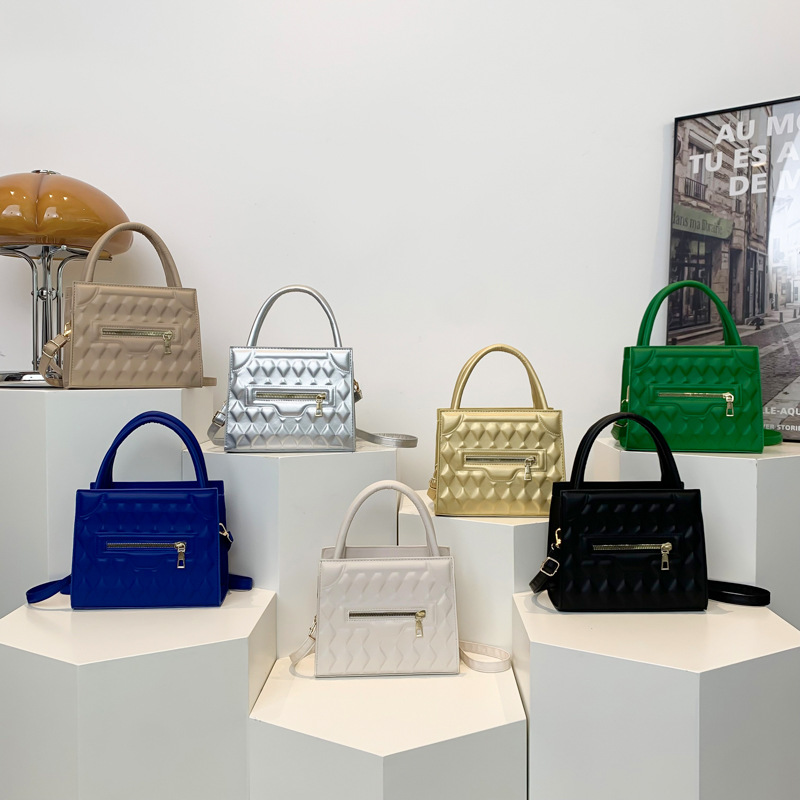 Simplified diamond grid embossed women's handbag 2024 new solid color Korean version stylish single shoulder crossbody_voghion.com