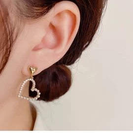 项链;耳环;耳钉