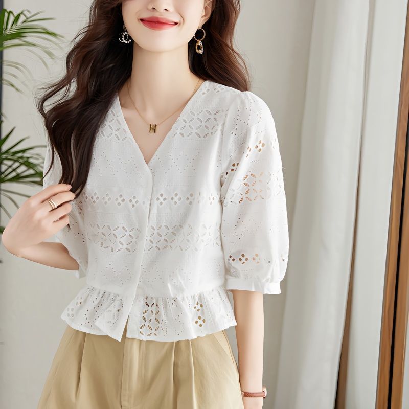 女性用刺繍カットアウトホワイトシャツ、七分袖、夏の新しいスタイル、小柄なショートトップ、純綿Vネックシャツ、スプライシング|undefined