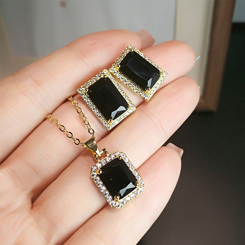 Cross-border retro negro joya cuadrado collar traje europeo y americano Luz de lujo de metal diamante incrustado negro piedra pendientes de una sola pieza de entrega