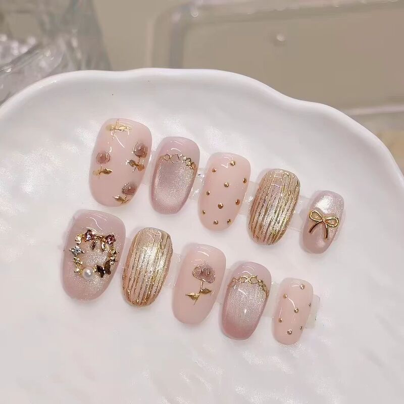 Handmade press-on nails, 2026 new autumn/winter collection, pink cat-eye design with hand-painted floral patterns, short oval shape, high-quality wholesale Handmade press-on nails, 2026 new autumn/winter collection, pink cat-eye design with hand-painted floral patterns, short oval shape, high-quality wholesale