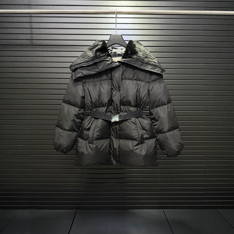 Original 1:1 accurate version in stock, Mengjia new model, women's down jacket with ant-waist design, large fur collar, and belt Original 1:1 accurate version in stock, Mengjia new model, women's down jacket with ant-waist design, large fur collar, and belt