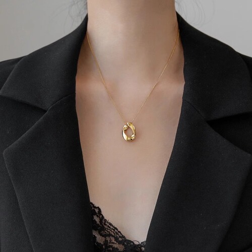 Minimalist Elliptical Teardrop Necklace for Women, Unconventional Round Hoop Pendant Lockchain with Retro Design