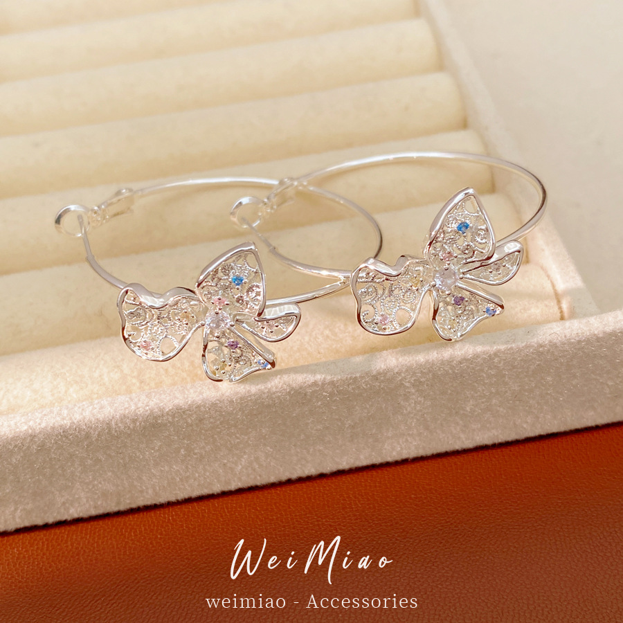 Aguja de plata Zircon hueco flores mariposa pendientes ligeros de lujo de alta calidad personalidad nicho temperamento moda pendientes mujeres