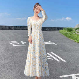 法式桔梗方领温柔减龄长袖连衣裙女秋季2024新款收腰显瘦A字长裙