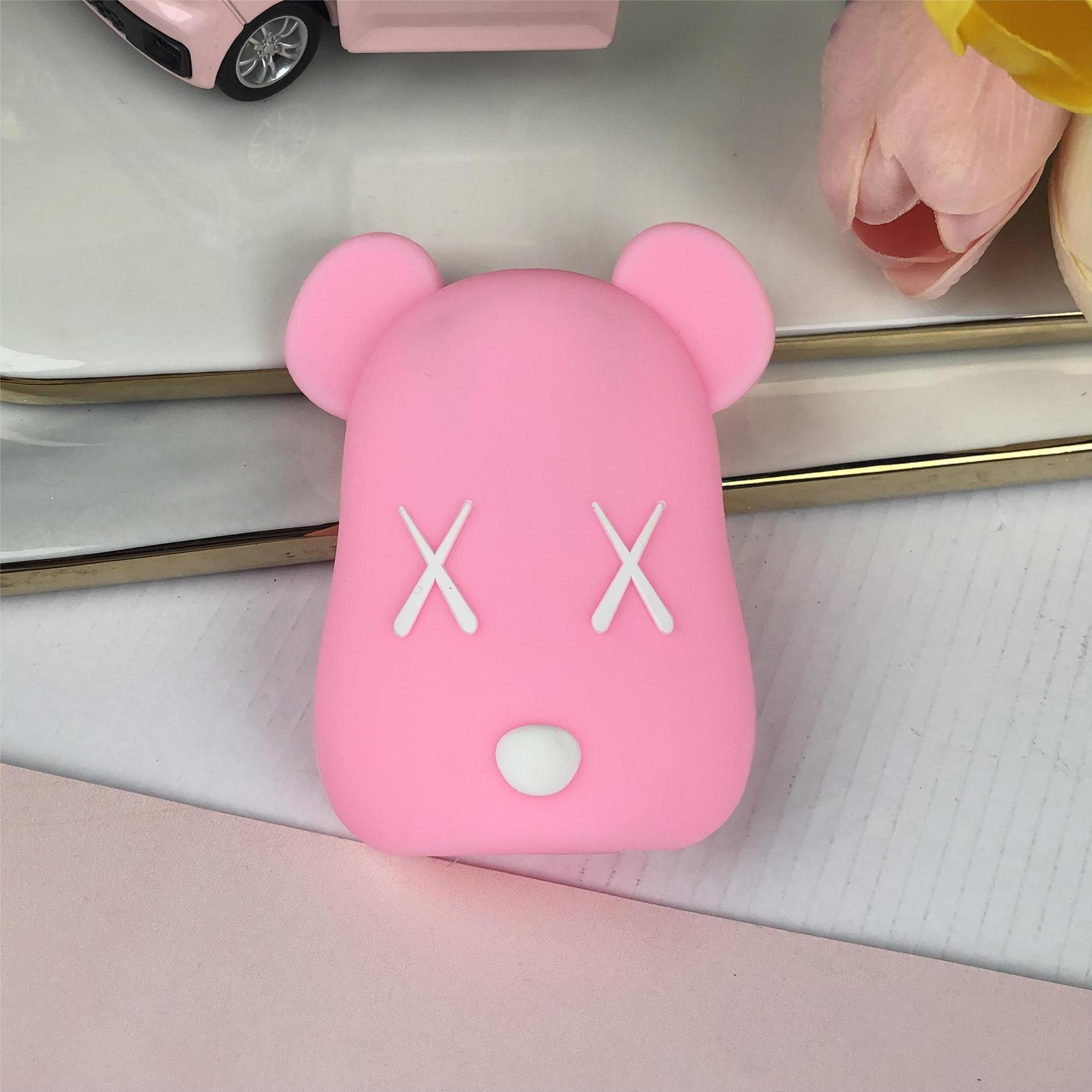 분홍색 폭력적인 곰