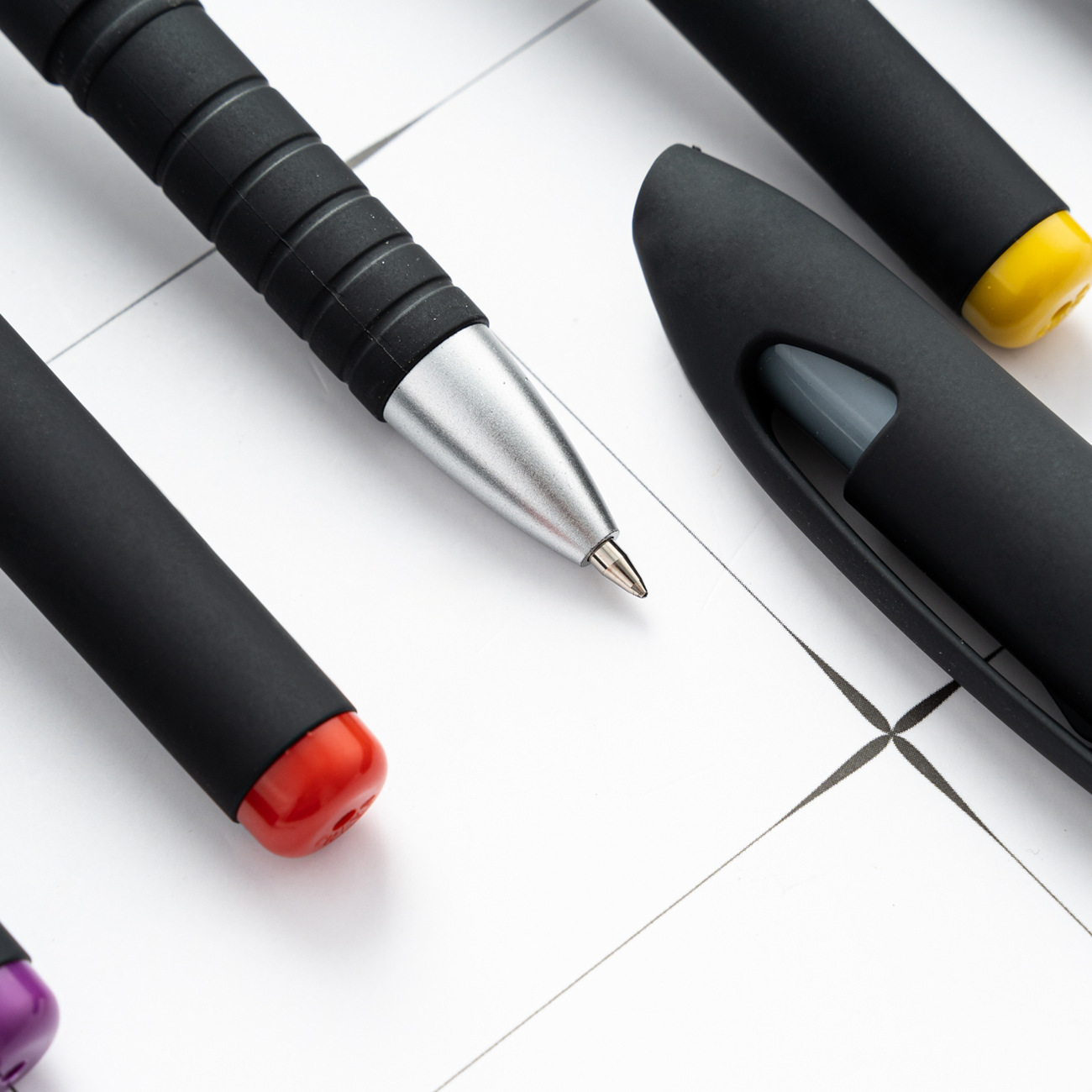 Fábrica directa de bolígrafo de plástico negro bolígrafo de firma de negocios bolígrafo de regalo bolígrafo de escritorio de oficina bolígrafo financiero