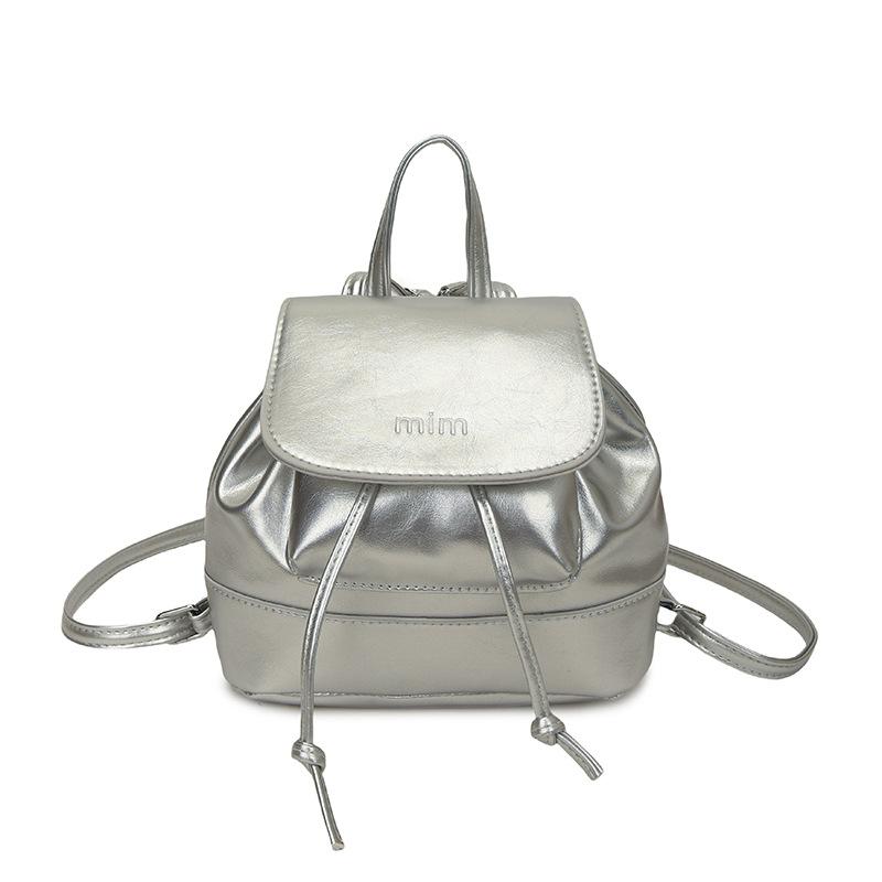 Mochila femenina de diseño de nicho simple y versátil 2025 nueva mochila casual popular mochila de viaje de moda pequeña mochila escolar