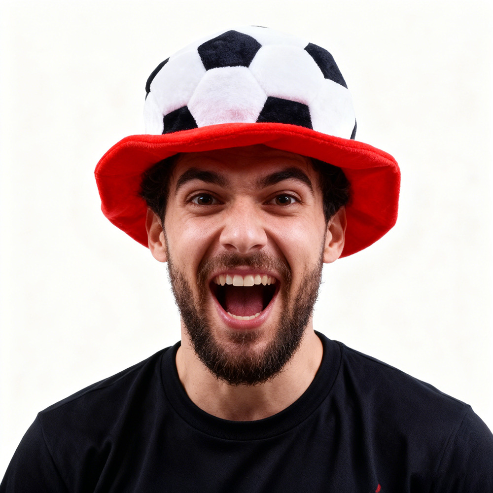 给外国球迷戴帽子 (2).png