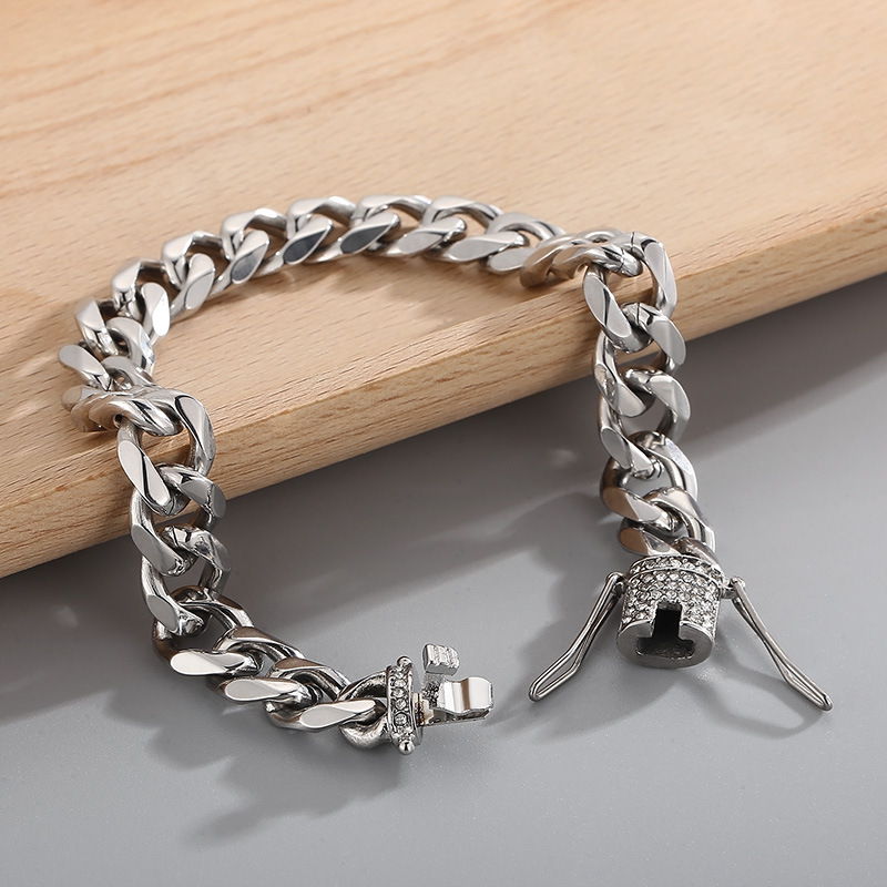 Fashion Geometric Titanium Steel Bracelets Inlay Rhinestones Stainless Steel Bracelets display picture 3