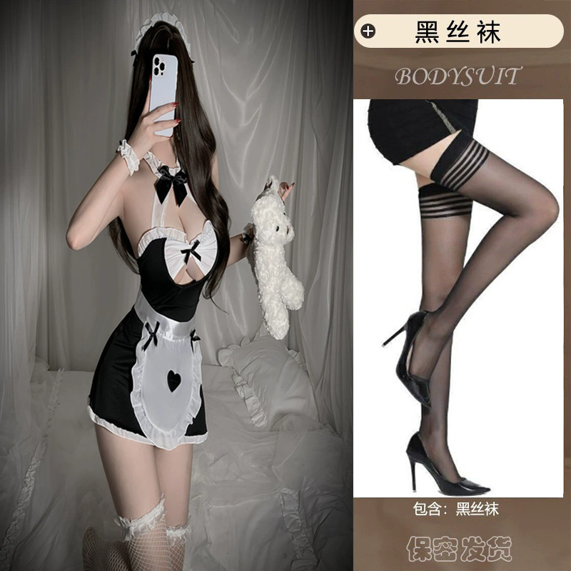블랙 메이드 복장 + 블랙 나사 스타킹