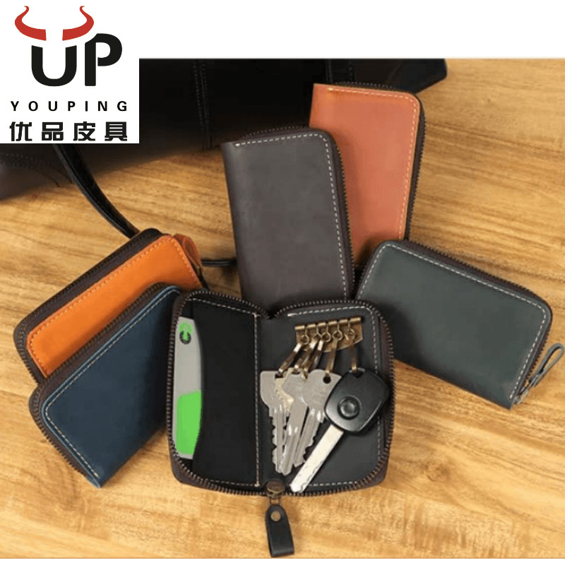 Vintage-style key pouch with vegetable-tanned leather and zipper, suitable for both men and women, simple and multifunctional, made from top-grain crazy horse leather, ideal for car keys