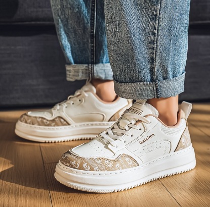 Zapatillas de deporte de moda de nicho Four Seasons Nuevos zapatos casuales Zapatos deportivos bajos de moda para hombres Zapatos blancos para estudiantes coreanos