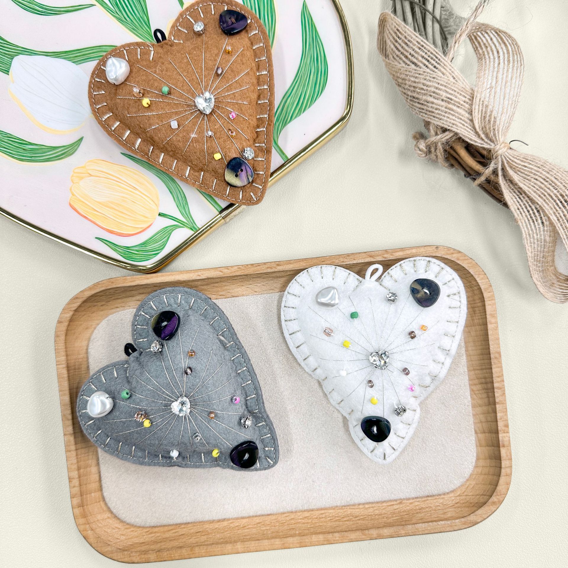 Hecha a mano fieltro en forma de corazón inserción de agujas de coser creativa almohadilla de agujas de coser material DIY bolsas de viento decoración del hogar adornos al por mayor