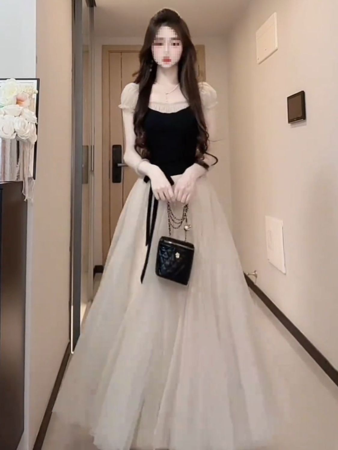 Đầm maxi nữ cổ vuông tay ngắn phong cách Pháp, thiết kế chắp vá thanh lịch, dáng suông nhẹ thắt eo — Đánh vần màu đen chi tiết 2