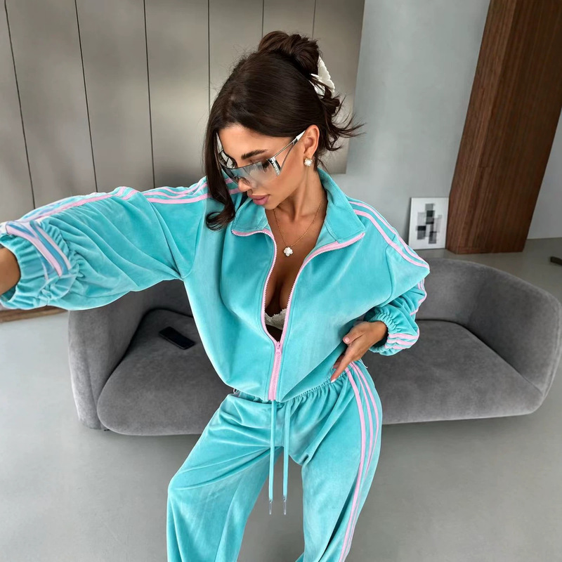 2026 New Velvet Color-Block Three-Stripe Sports Suit for Women, Stand-Up Collar Zipper Jacket, High-Waisted Drawstring Wide-Leg Sweatpants 2026 New Velvet Color-Block Three-Stripe Sports Suit for Women, Stand-Up Collar Zipper Jacket, High-Waisted Drawstring Wide-Leg Sweatpants