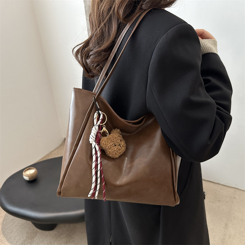 Popular bolso portátil de gran capacidad otoño / invierno 2024 nuevo bolso de moda moda bolso de hombro universal braza