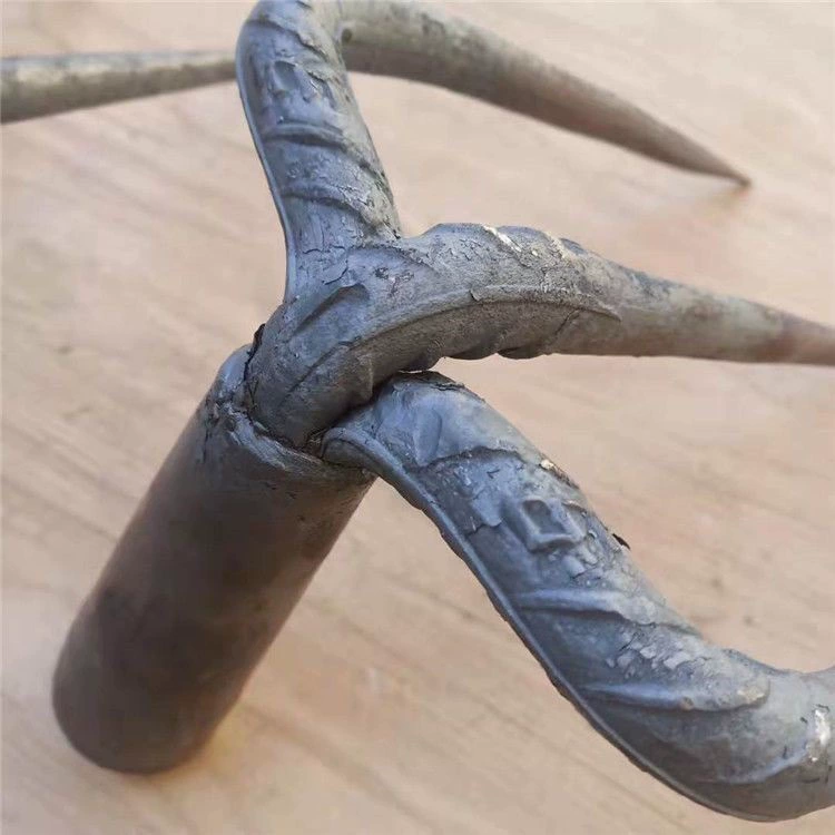 Гаджеты Huamao часто используют крючки и маленькие мотыги, чтобы копать землю и грабли